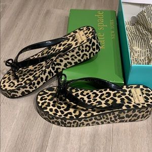Kate Spade black leopard platform flip flops